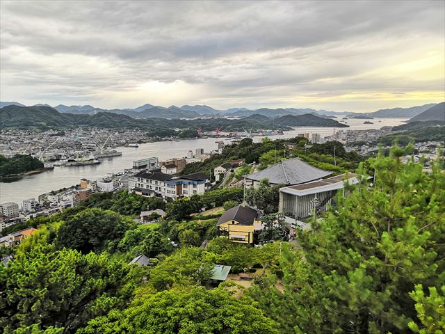 展望台から見る千光寺山荘