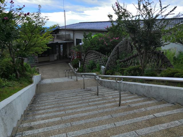 山頂駅への階段