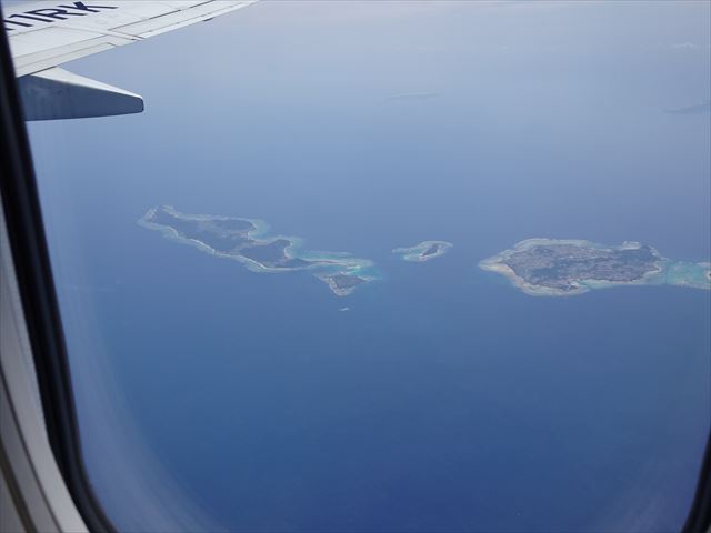 沖縄島々｜那覇空港飛んでから見える島島島