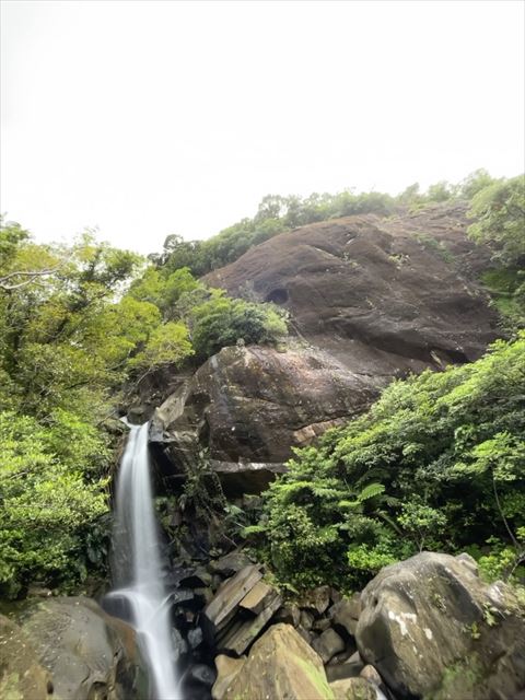 沖縄川遊び｜名護市轟の滝でマイナスイオンを浴びる