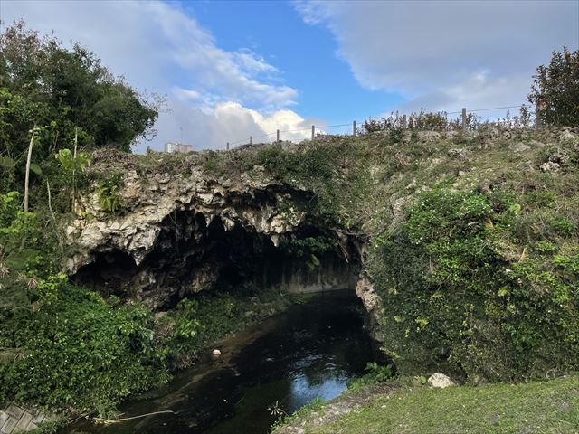 沖縄洞穴｜沖縄唯一の自然橋八重瀬町のハナンダー