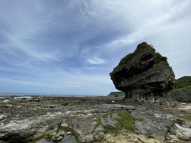 沖縄ビーチ｜まるで奇岩祭り八重瀬町具志頭浜（ぐしちゃん浜）