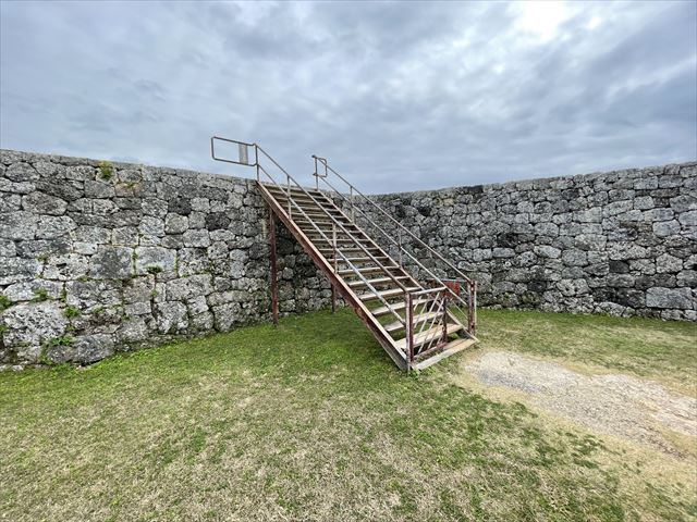 城壁の上る階段