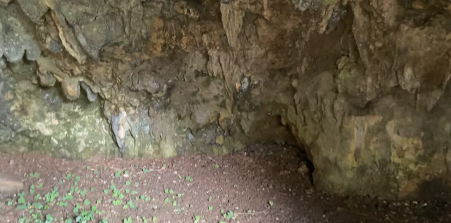 洞穴の中