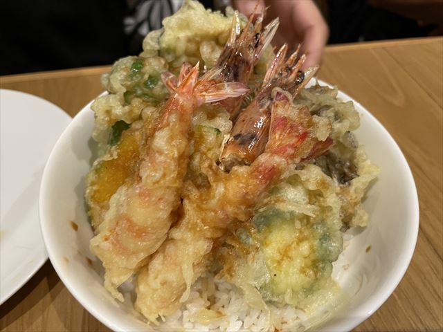 車海老食堂たまやの活き車海老の天丼